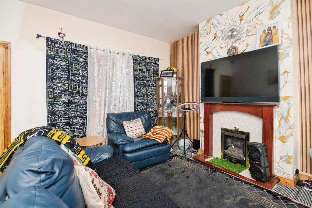 Property photo 3 of 18