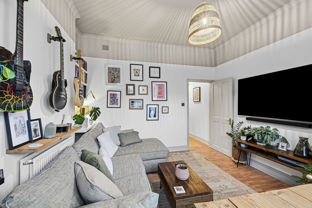 Property photo 2 of 11