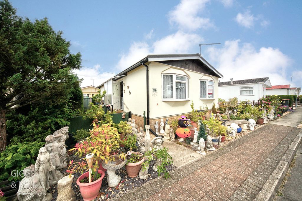 Property photo 1 of 15 4184140