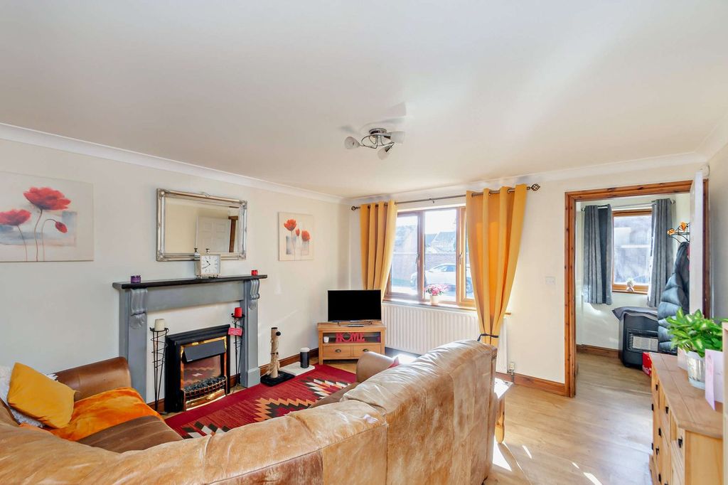 Property photo 2 of 27