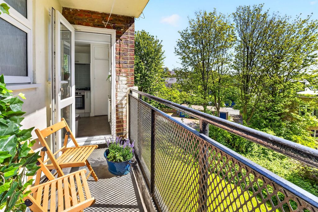 Property photo 3 of 33 Balcony For Sale 2 Bedroom Flat Essex Court Crystal Palace Se19 Nested Estate Agents Photography By 07913296114