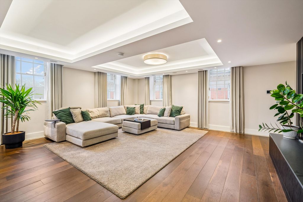 Property photo 3 of 18 Image