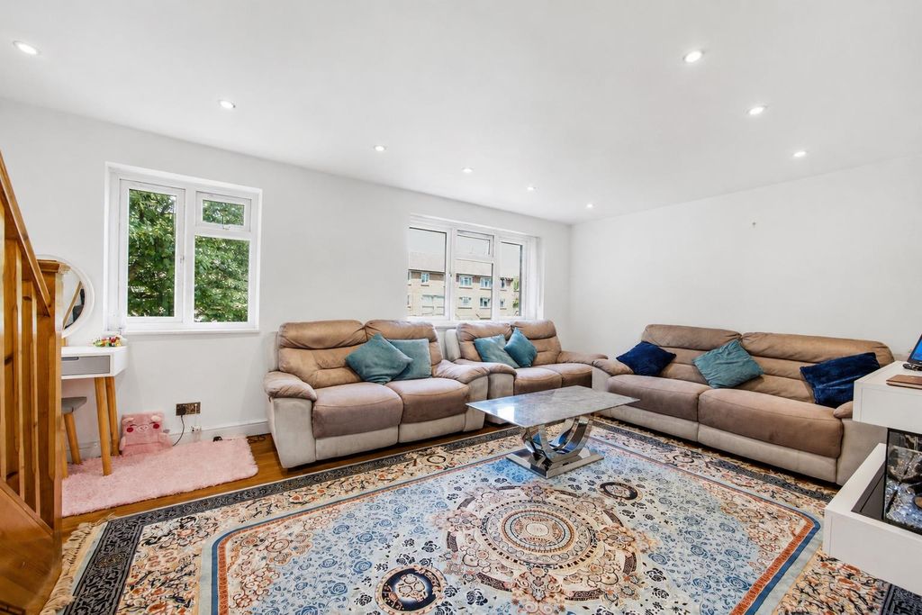 Property photo 2 of 12