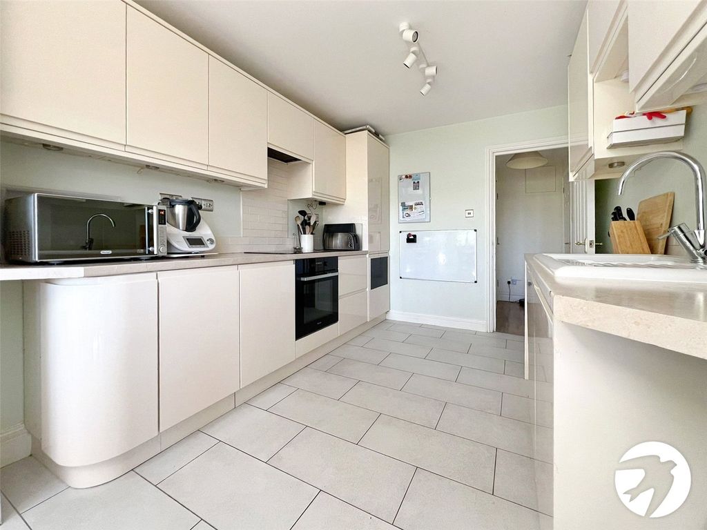 Property photo 3 of 20 Kitchen