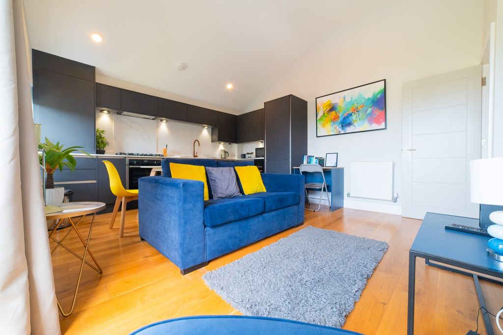 Additional image 6 of 1 bed flat for saleSuffolk House, Canton CF5