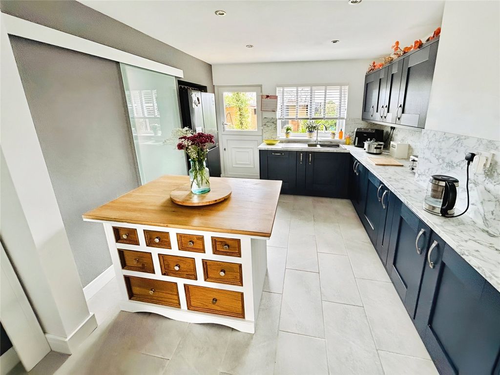 Property photo 3 of 17 Kitchen