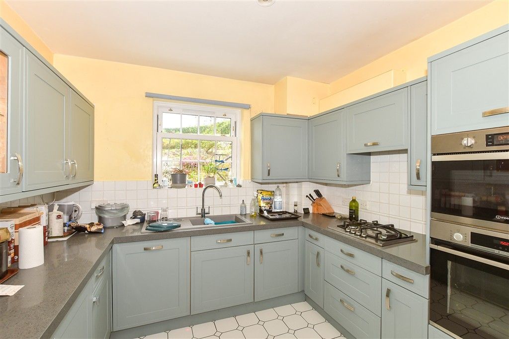 Property photo 3 of 14 Kitchen