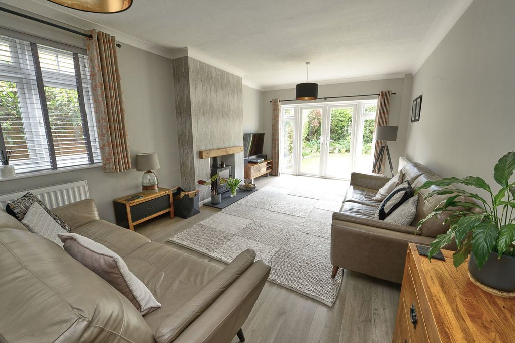 Property photo 2 of 20