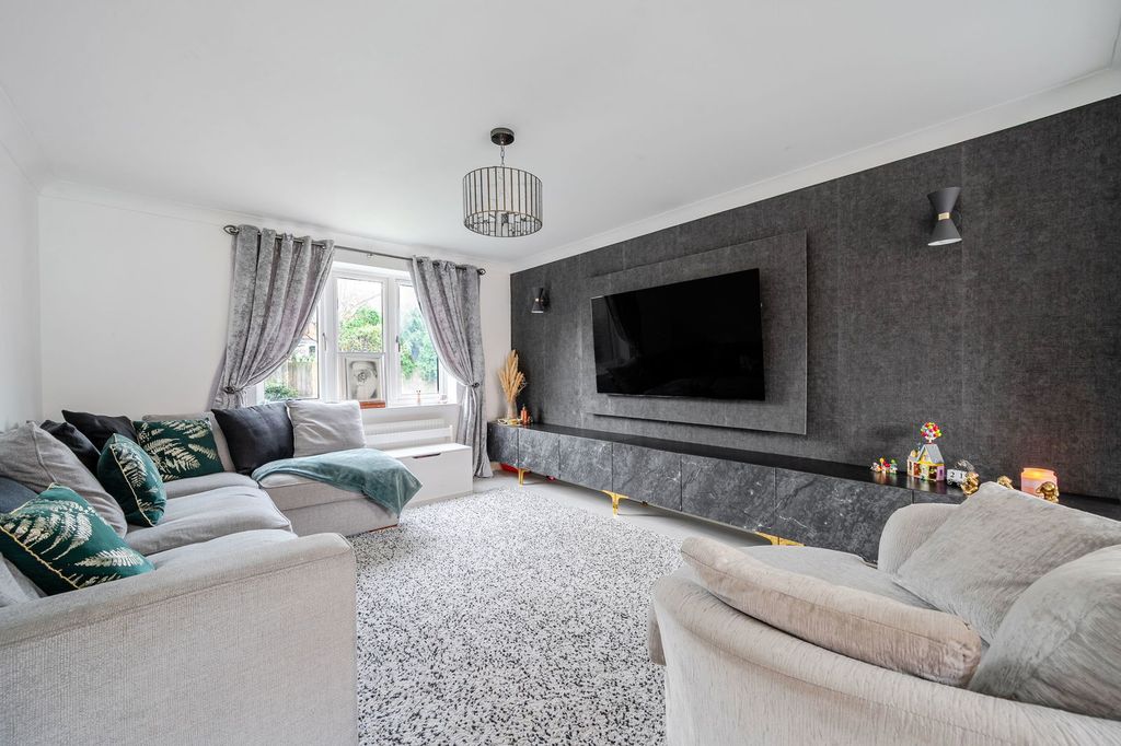 Property photo 3 of 17