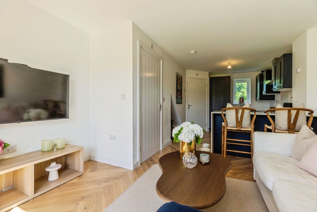 Property photo 3 of 20 Pbox-Img.Jpg