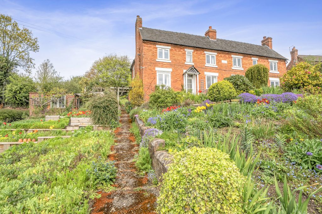 Property photo 2 of 28