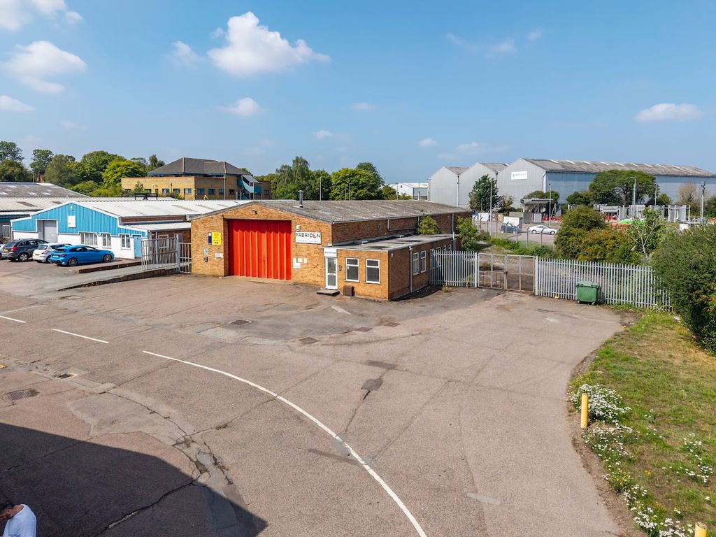 Property photo 1 of 7 Commerce Way  Leighton Buzzard147.Jpeg