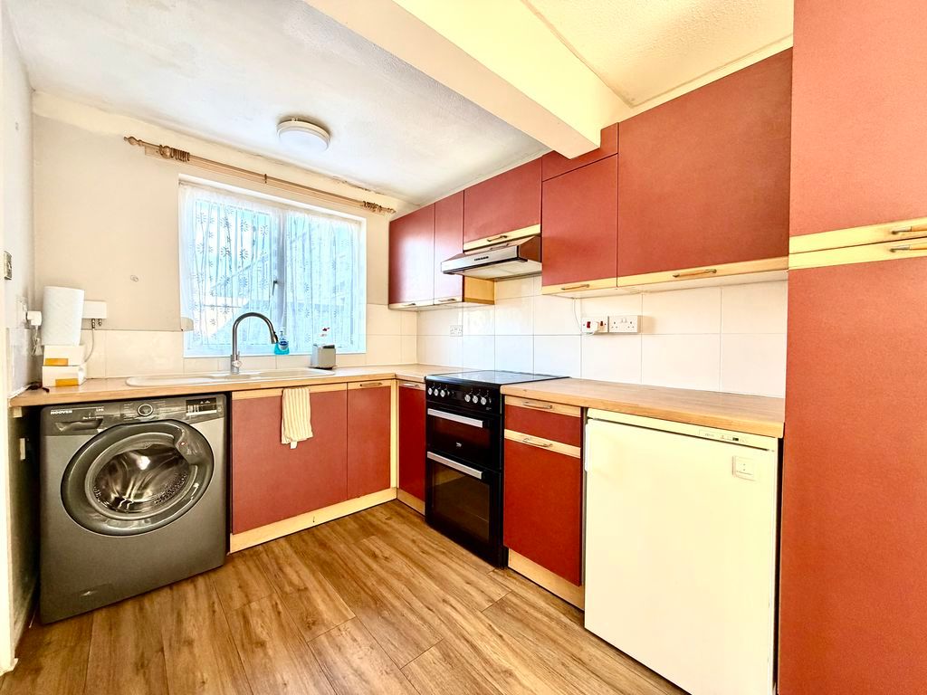Property photo 2 of 11 Kitchen