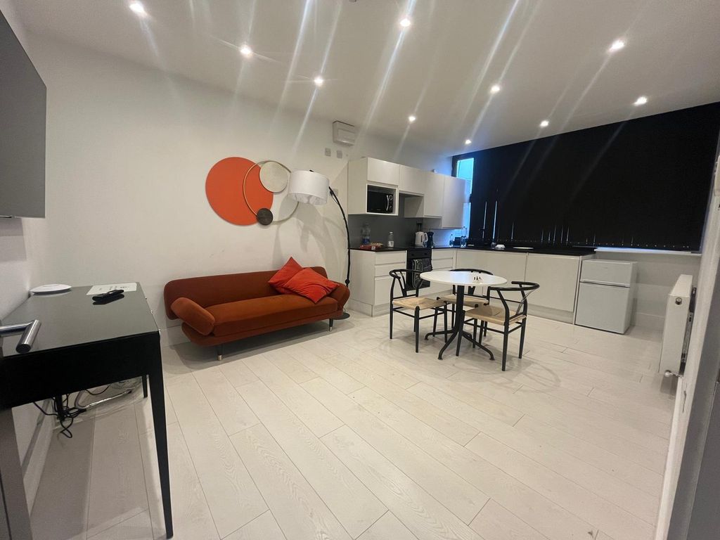 Property photo 1 of 5 2 Bed Flat To Rent - Southall Ub1