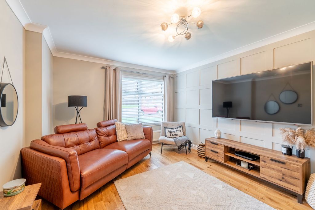 Property photo 3 of 33