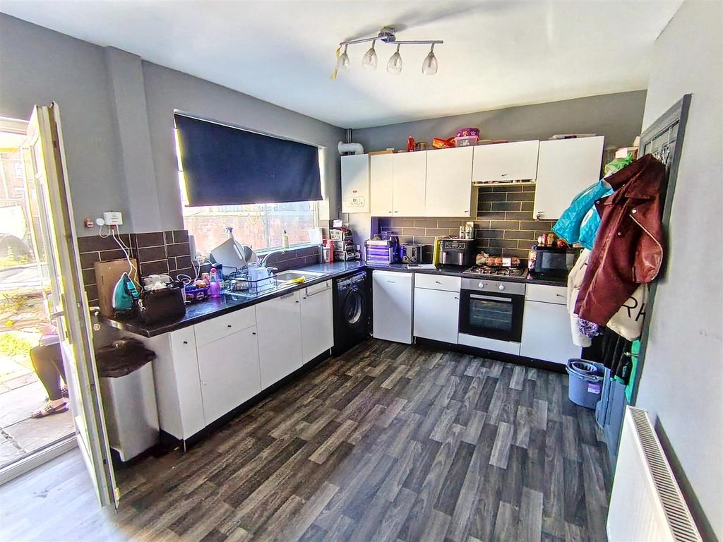 Property photo 3 of 7 20260714150500_20260714-Interior-4-Wajf9Nvbrg71Ggu