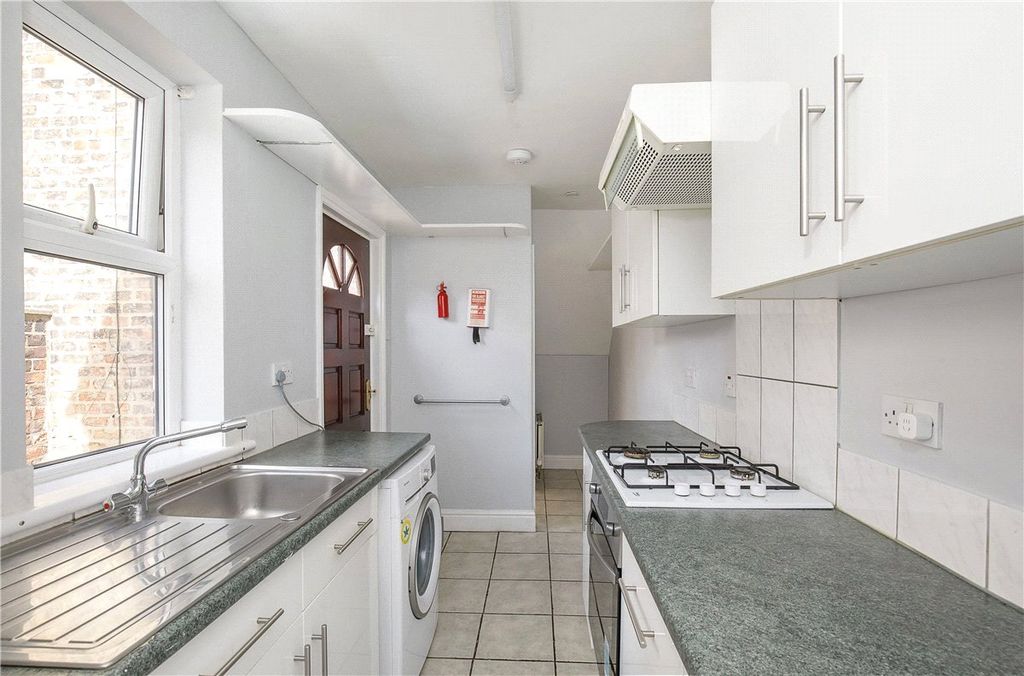 Property photo 2 of 14 Picture No. 18