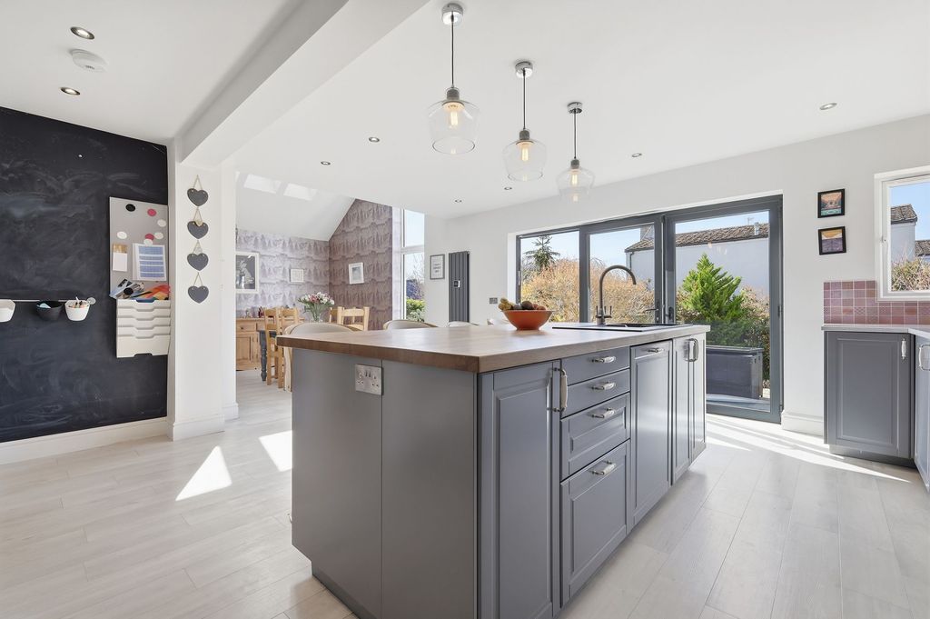 Property photo 2 of 38