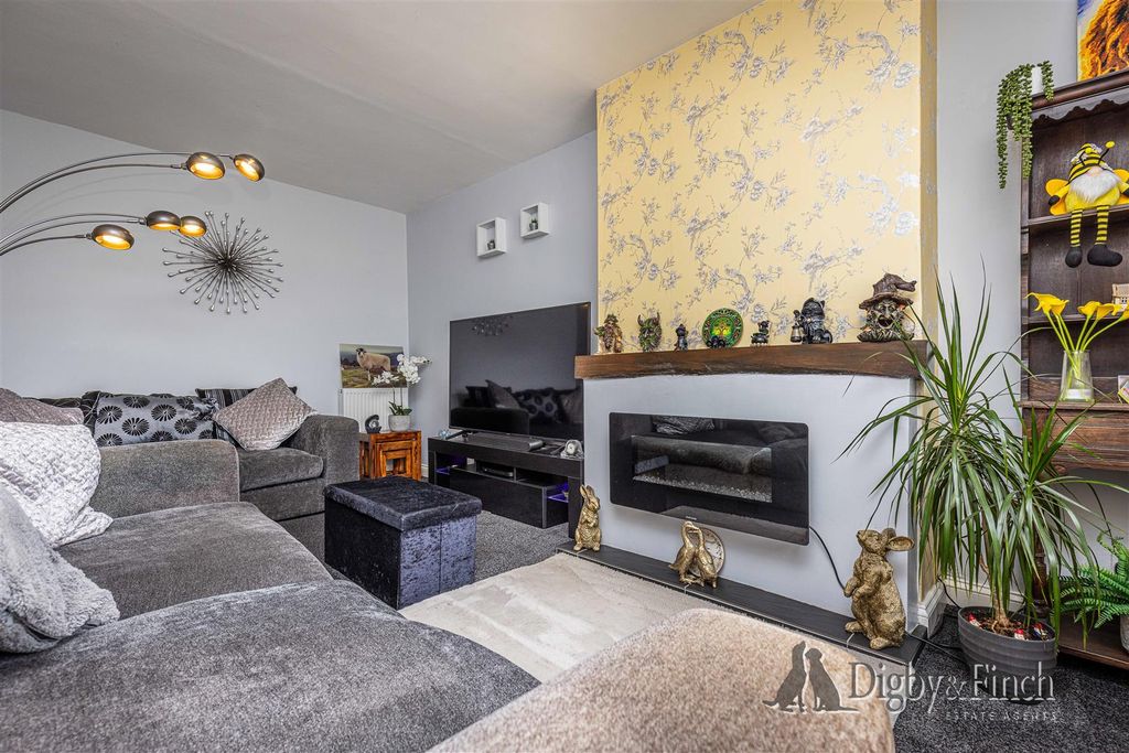 Property photo 2 of 28 Sitting Room