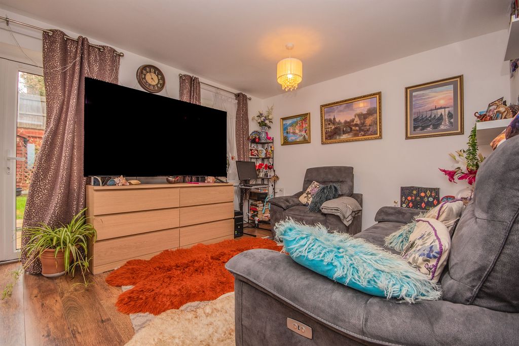 Property photo 3 of 8