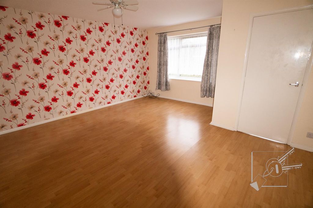 Property photo 3 of 22 Lounge