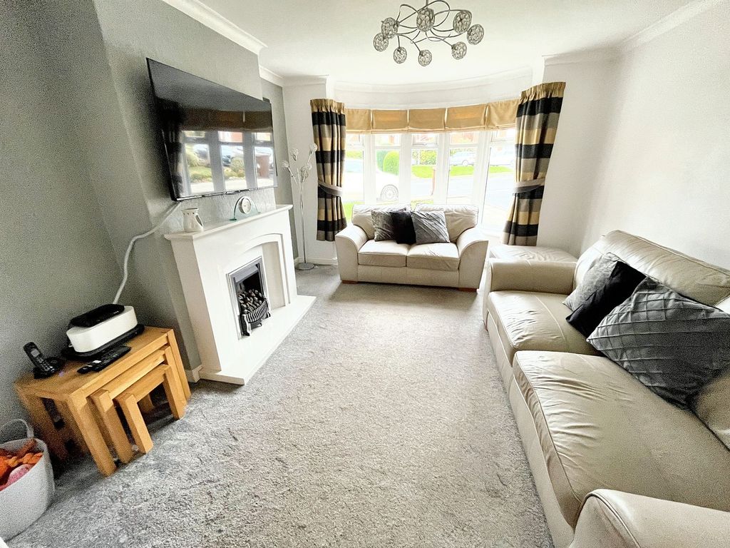 Property photo 2 of 33