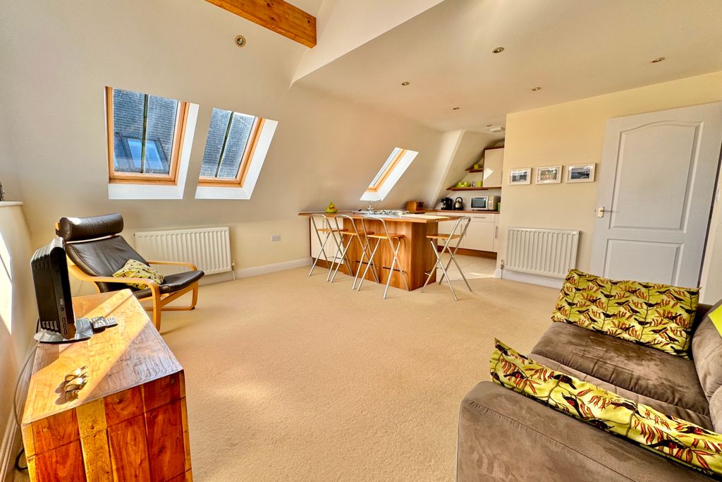 Property photo 3 of 11 Living Room/Kitchen