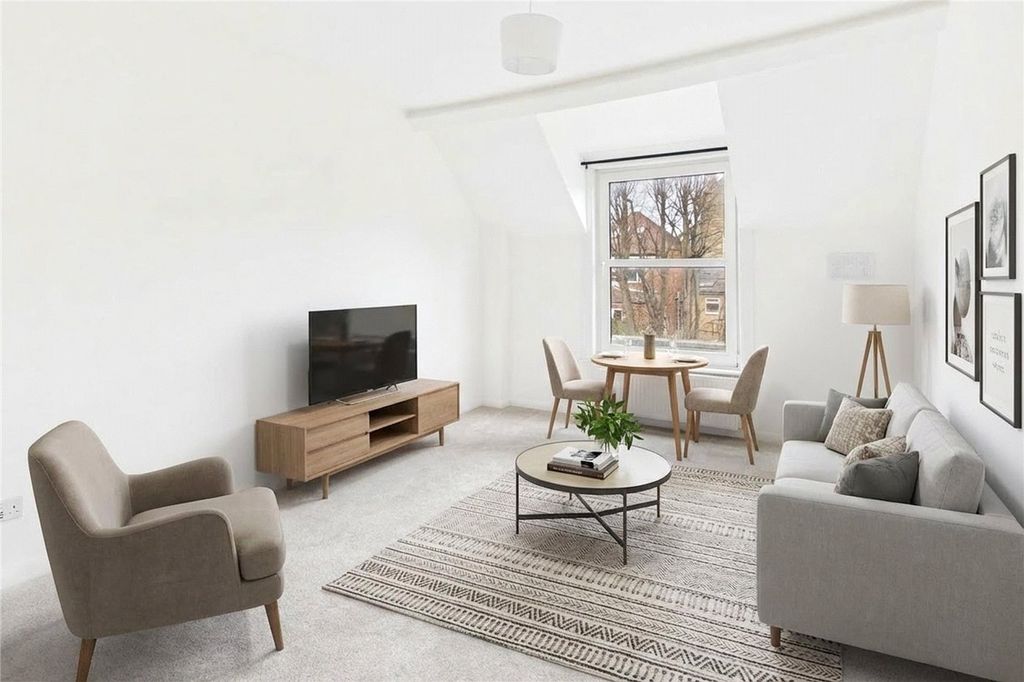 Property photo 2 of 11 Picture No. 15