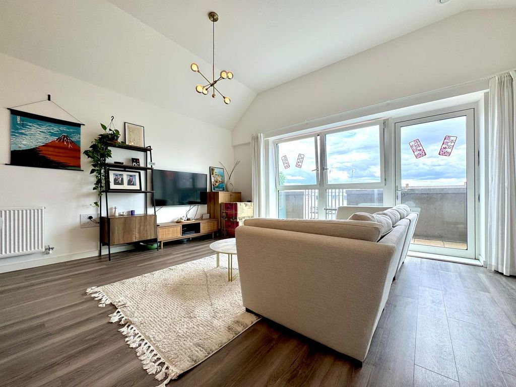 Property photo 2 of 16 Gallery