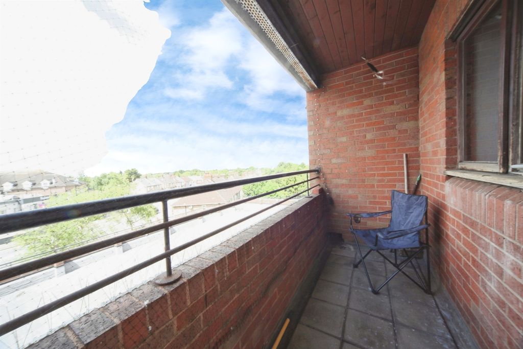 Property photo 3 of 9