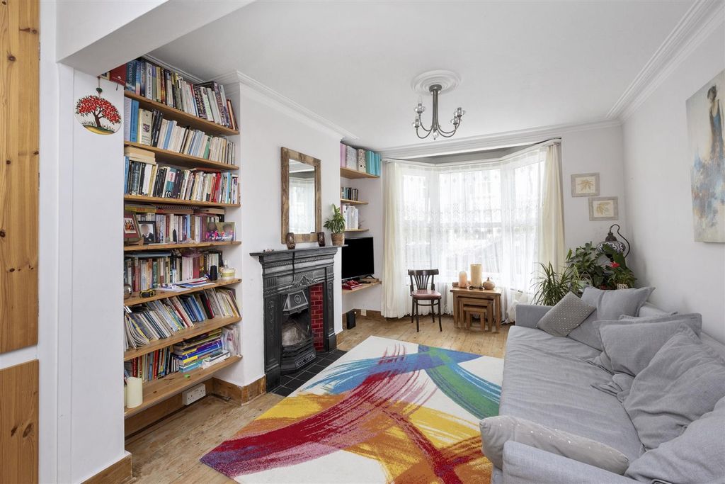 Property photo 2 of 17 Montgomery Street, 82-016.Jpg