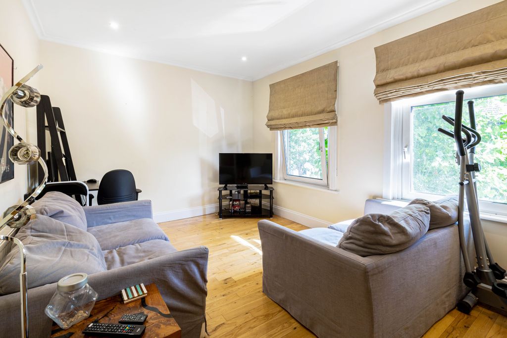 Property photo 2 of 13 Photo 09