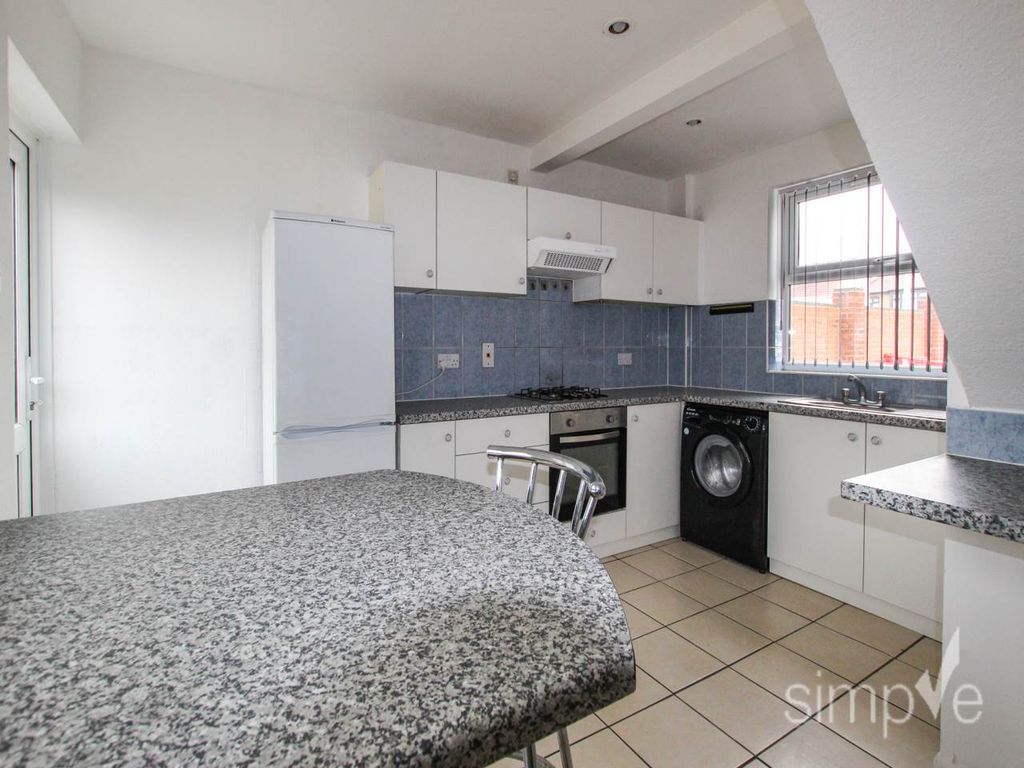 Property photo 3 of 12 Img_3496