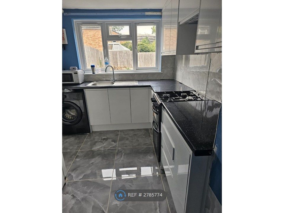 Property photo 2 of 5 Kitchen