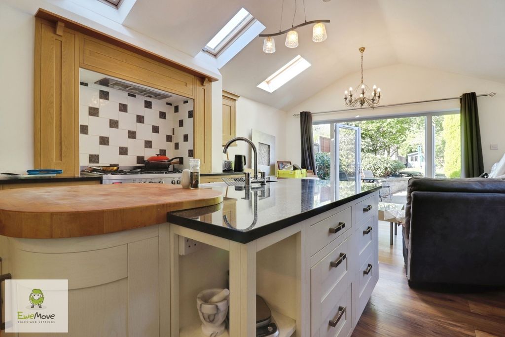 Property photo 3 of 17 Kitchen - Ewemove Cannock