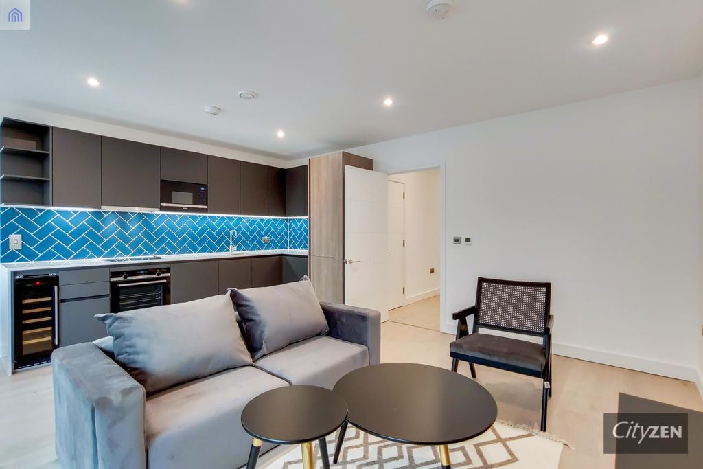 Property photo 3 of 24 Reception Room