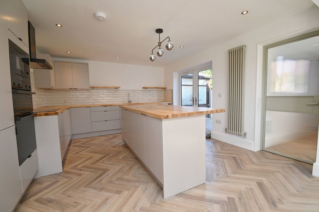 Property photo 3 of 24