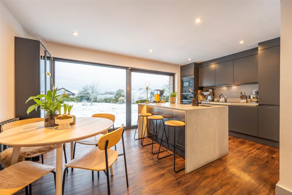 Property photo 2 of 34 Dsc00739-Hdr.Jpg