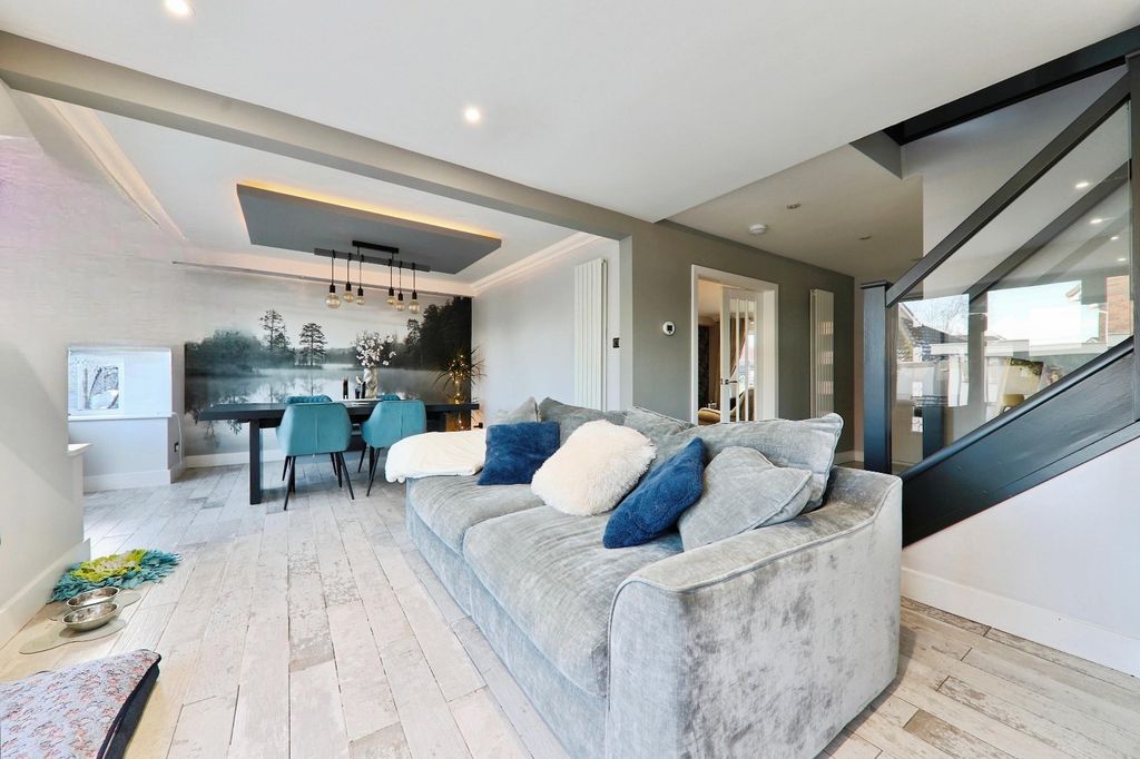 Property photo 2 of 21 4690166