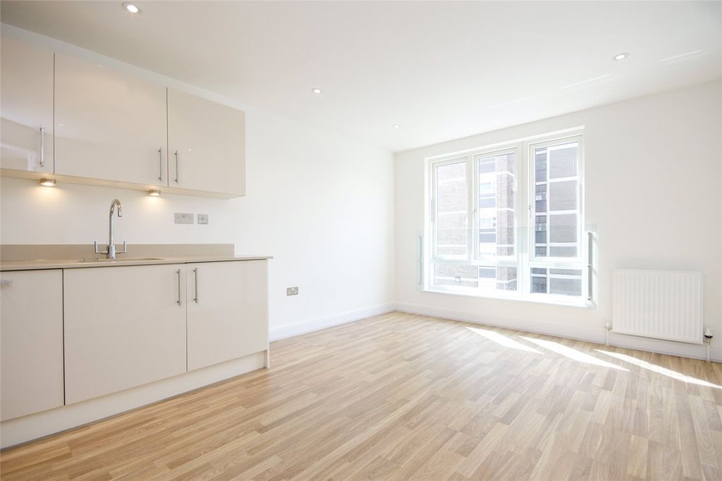 Property photo 1 of 6 Living Room/Kitchen