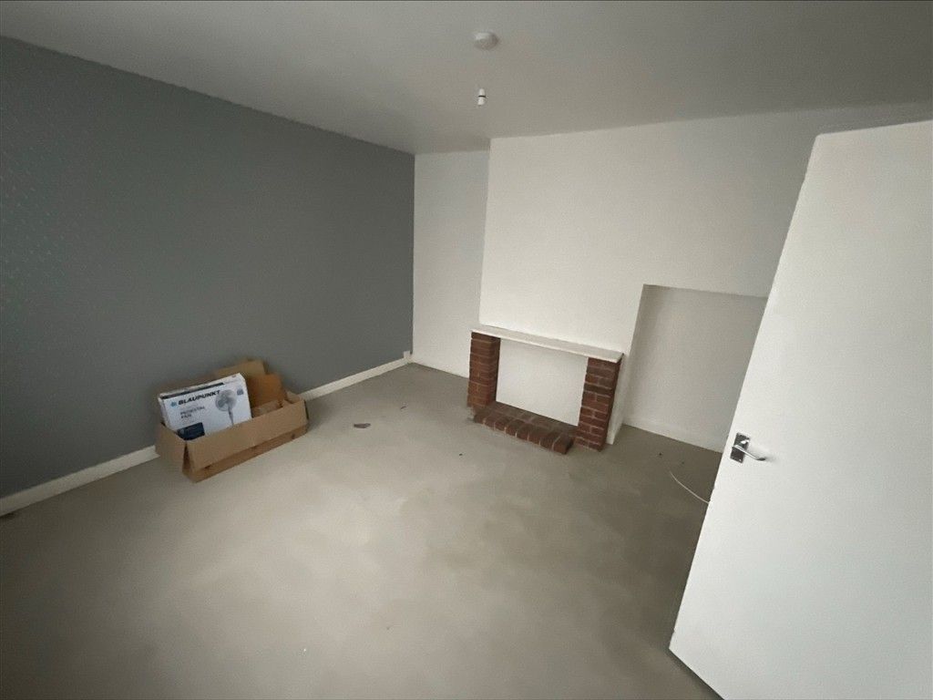 Property photo 3 of 6 Lounge