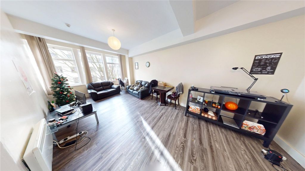 Property photo 2 of 7 Picture No. 06