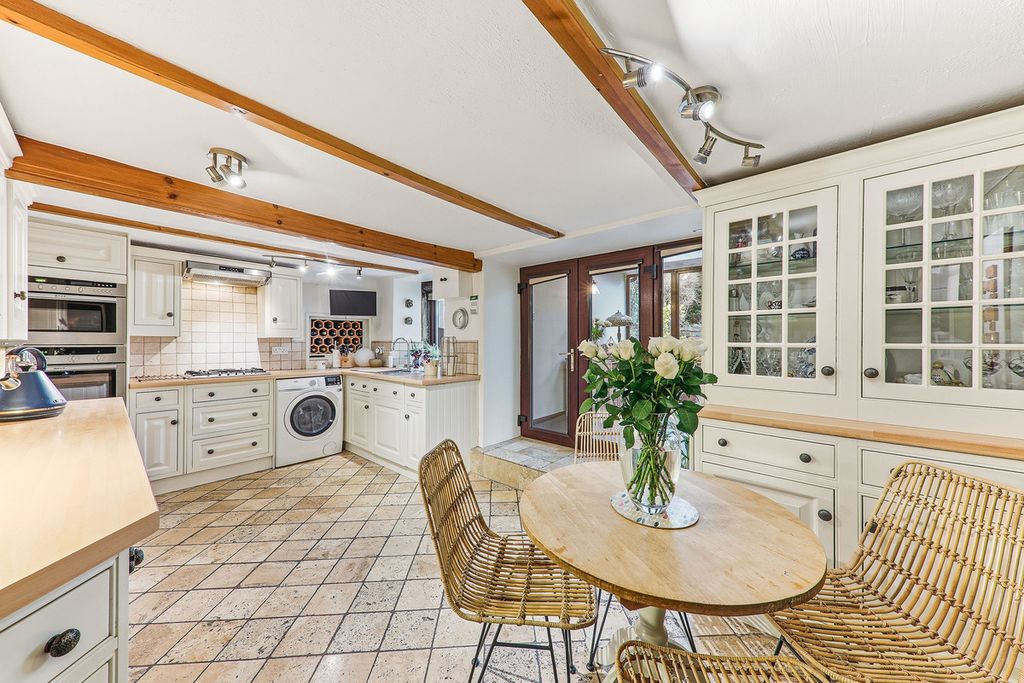 Property photo 2 of 28