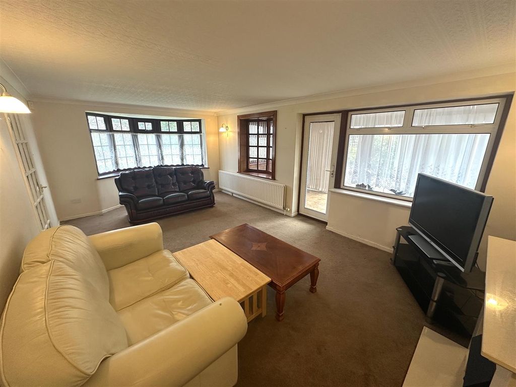 Property photo 2 of 32