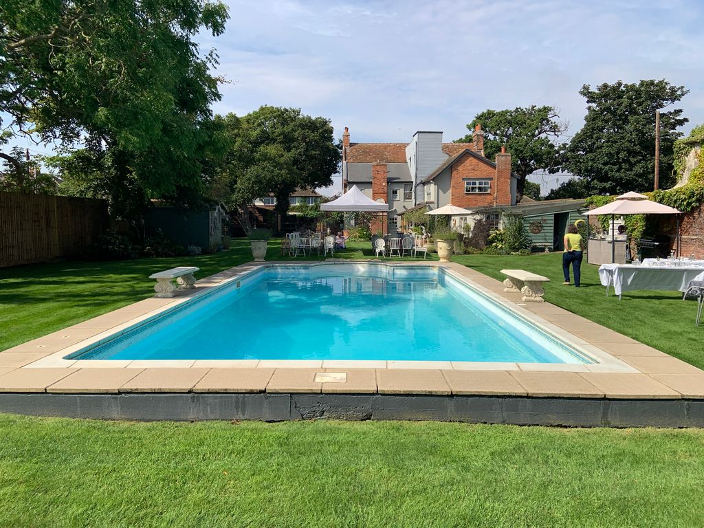 Property photo 2 of 32