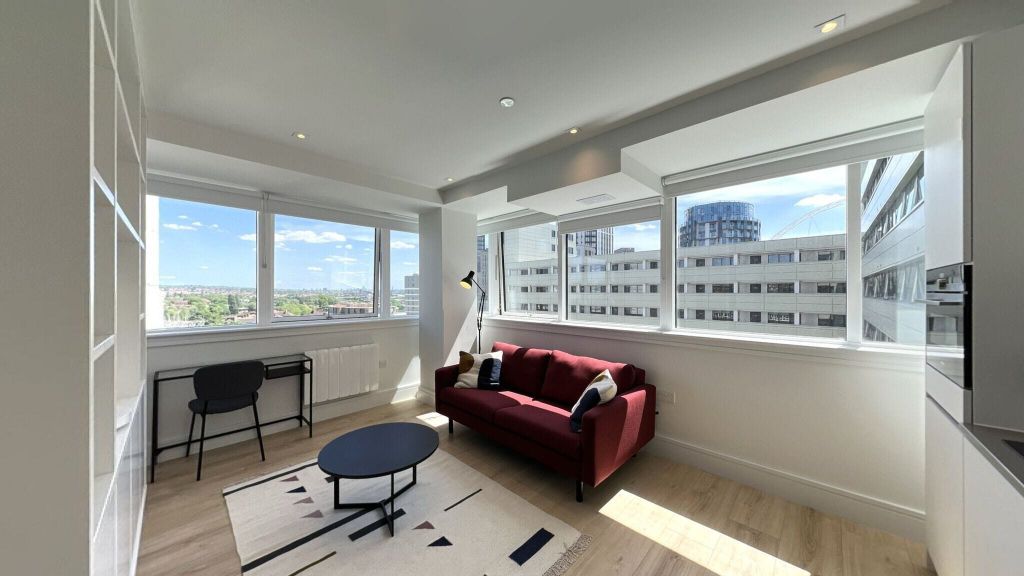 Property photo 1 of 16 Living Room