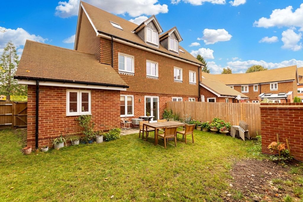 Property photo 2 of 27
