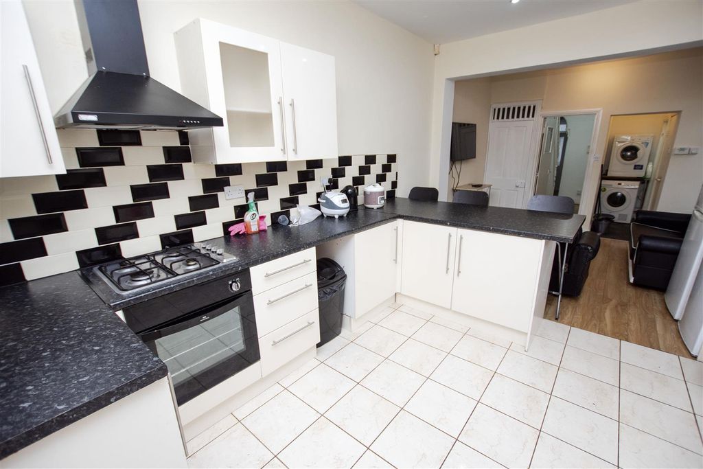 Property photo 3 of 13 Approach