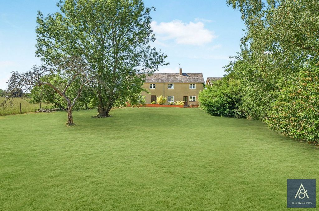 Property photo 2 of 18 Picture No. 25
