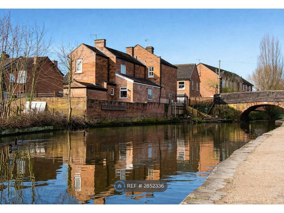 Property photo 1 of 15 The View Of The 19 Clapham Street From The Canal